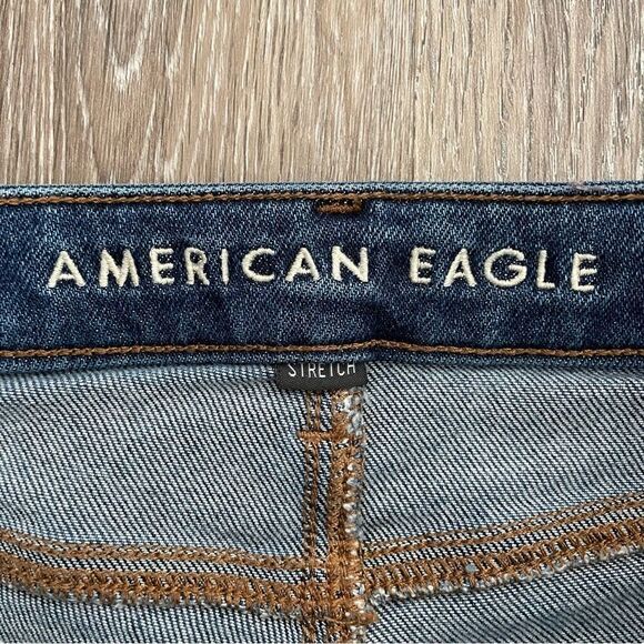 American Eagle Distressed Mom Jeans - Size: 4 Regular - Picture 2 of 9